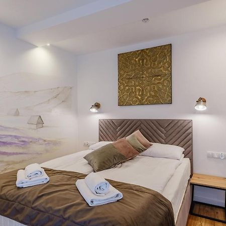 Rezydencja Ornak 5 - Stylowe Apartamenty Z Balkonami I Jacuzzi, 5 Min Pieszo Do Krupowek, Izby Podhalanskie Zakopane Extérieur photo